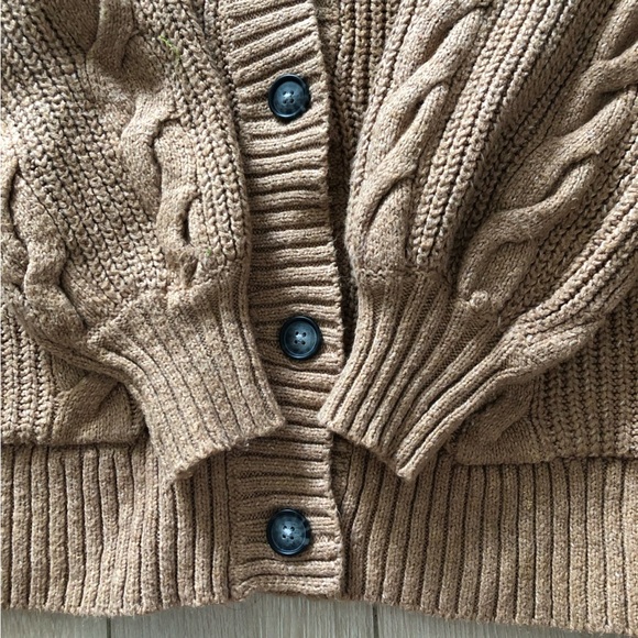 American Eagle Outfitters Cable Knit Oversized Cadigan in Camel Size XS - Picture 6 of 11